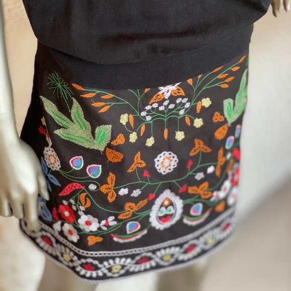 Boho Printed Mini Skirt With Colorful Embroidery - Picture 2 of 9